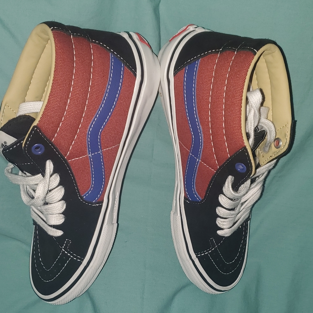 Vans - Picture 3 of 7